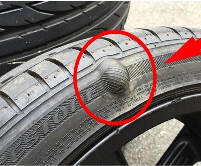 Gai lốp ô tô mòn đến vạch chỉ thị cần thay lốp